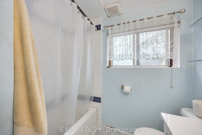39 Rowntree Ave, House other with 2 bedrooms, 1 bathrooms and 1 parking in Toronto ON | Image 15