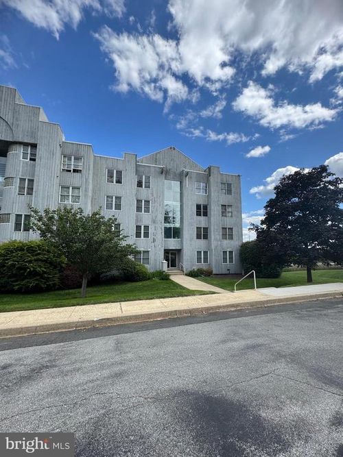 apt-8-5207 Le Parc Dr, WILMINGTON, DE, 19809-2771 | Card Image