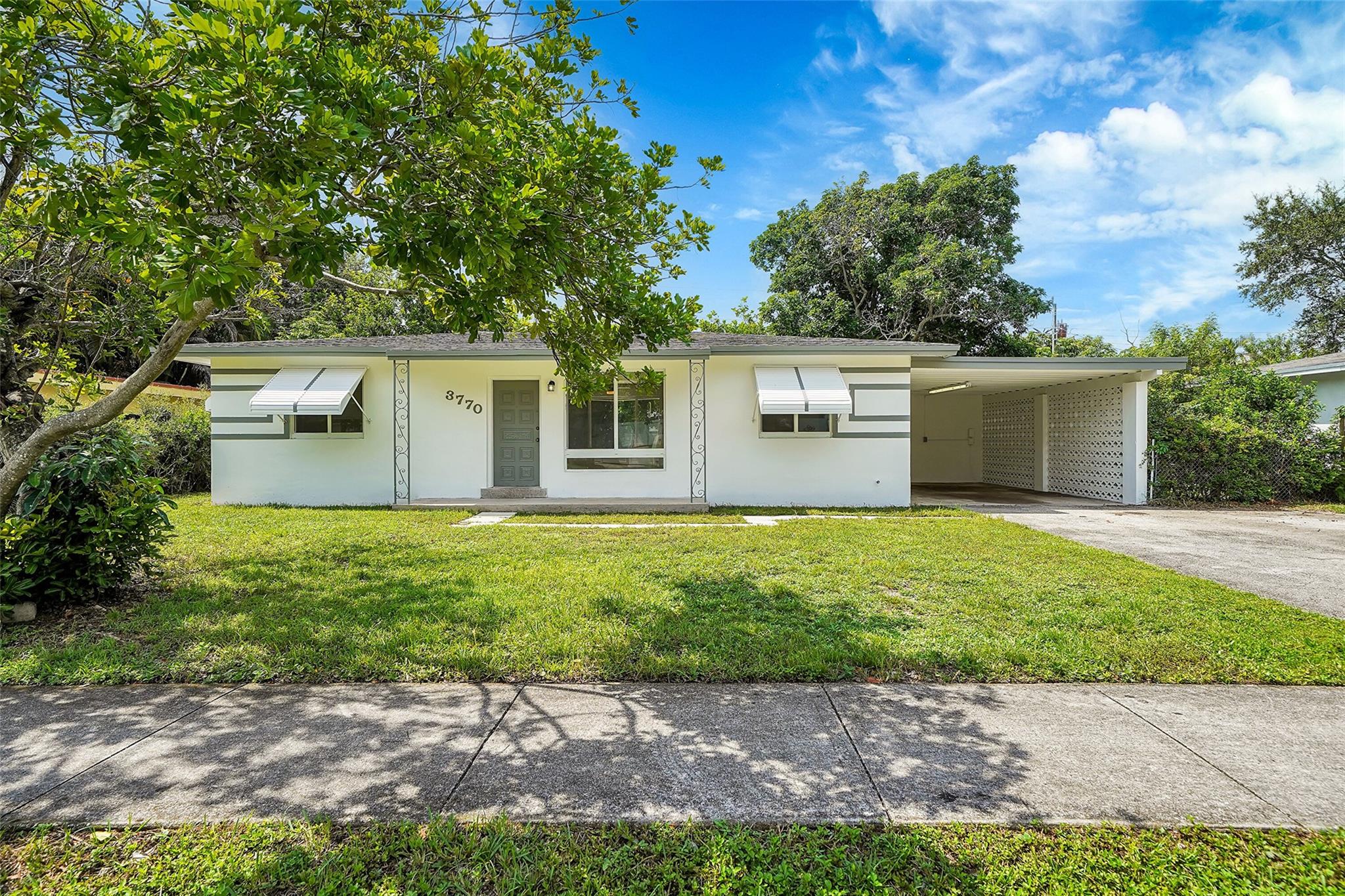 31st Dr, West Park, FL 33023