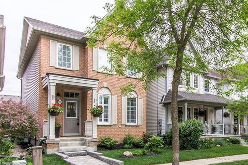 646 Gaspe Dr, Waterloo, ON, N2K4C2 | Card Image