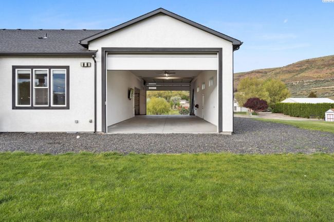 102909 E 1023 Pr Se, Home with 4 bedrooms, 5 bathrooms and null parking in Kennewick WA | Image 46