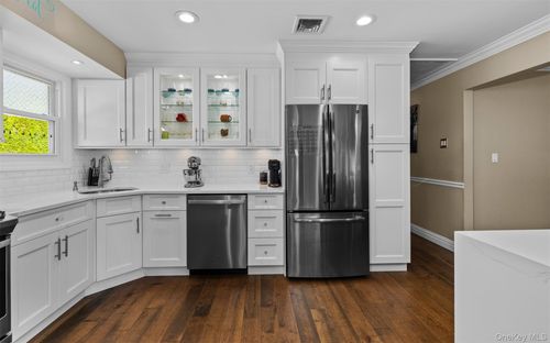 135 N Linden St, Massapequa, NY, 11758-2626 | Card Image