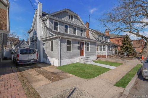 20 Colonial Rd, Floral Park, NY, 11001-4131 | Card Image