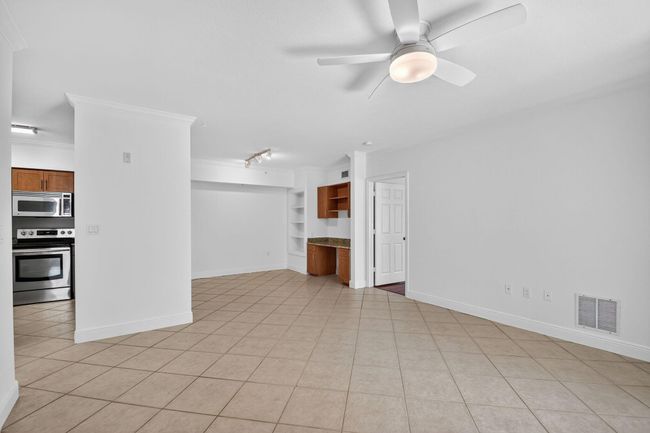 APT-304 - 6511 Emerald Dunes Dr, Condo with 2 bedrooms, 2 bathrooms and null parking in West Palm Beach FL | Image 15