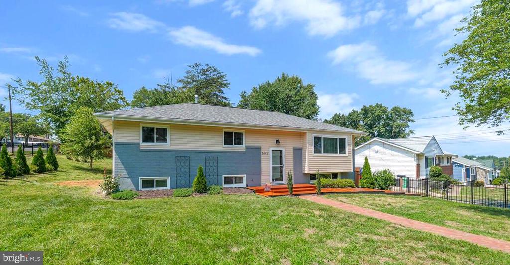 Helmont Dr, Oxon Hill, MD 20745