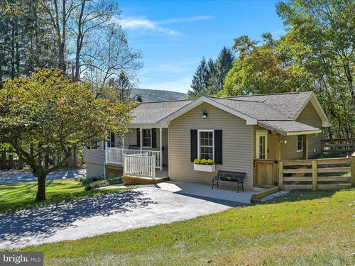 370 W White Bear Dr, Summit Hill, PA, 18250-1735 | Card Image