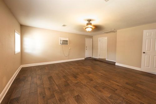 6400 Craigwood Cir, Austin, TX, 78725-1019 | Card Image