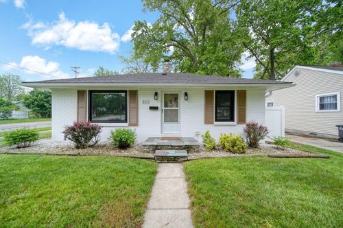 801 Briarcliff Rd, Jackson, MI, 49203-3856 | Card Image