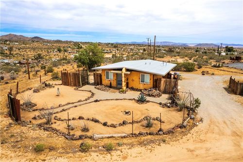 55480 Luna Vista Ln, Yucca Valley, CA, 92284-1890 | Card Image