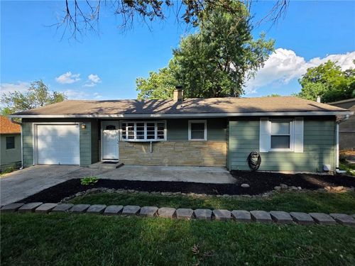 1017 S Trail Ridge Dr, Independence, MO, 64050-4869 | Card Image