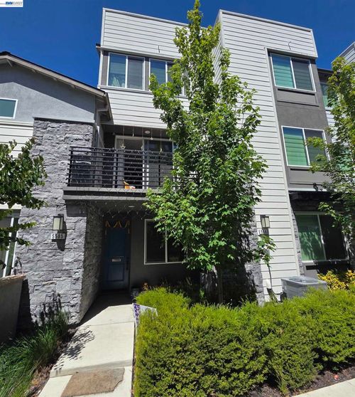 5585 Holly Bay Ave, Dublin, CA, 94568-4965 | Card Image