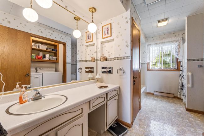 Main Level Full Bathroom | Image 15