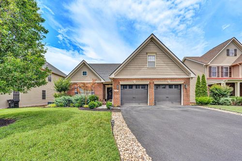 2532 Russlen Dr, Salem, VA, 24153-7392 | Card Image
