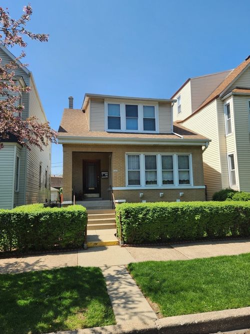 3456 N Whipple St, Chicago, IL, 60618-5612 | Card Image
