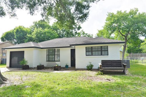 536 Castlelake Dr, Friendswood, TX, 77546-3621 | Card Image