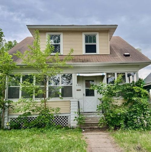 934 Central Ave W, Saint Paul, MN, 55104-4724 | Card Image