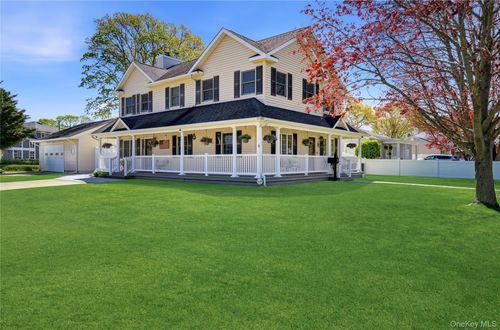 93 Meroke Ln, East Islip, NY, 11730-3312 | Card Image