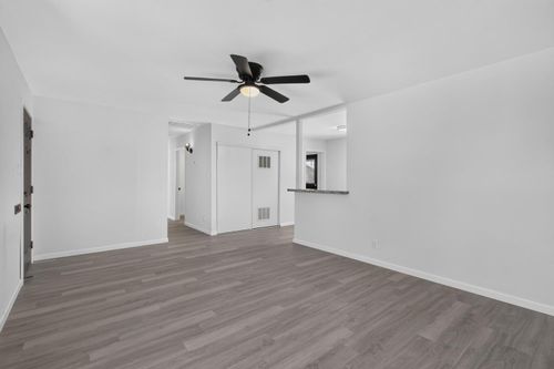 733 Vermont Ave, Los Banos, CA, 93635-3313 | Card Image