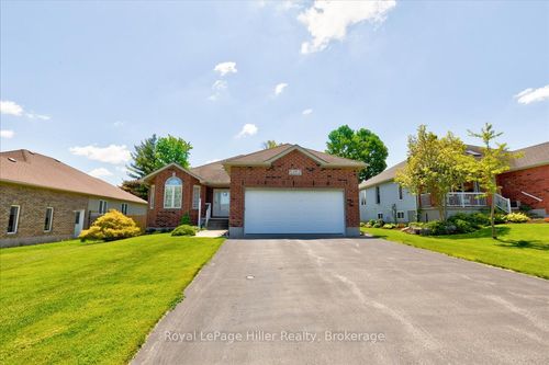 52 Lawrence St, Wellesley, ON, N0B2T0 | Card Image