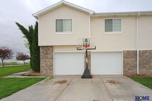 5201 N 9th Cir, Lincoln, NE, 68521-4255 | Card Image