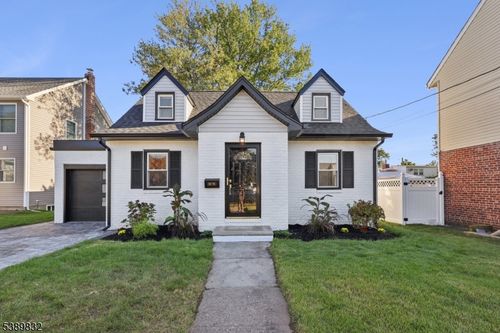 39 Romaine Ave, Maywood, NJ, 07607-1946 | Card Image