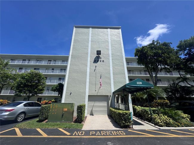 APT-407 - 2228 N Cypress Bend Dr, Condo with 2 bedrooms, 2 bathrooms and null parking in Pompano Beach FL | Image 5