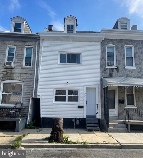 925 Spruce St, READING, PA, 19602-1930 | Card Image