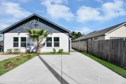b-7502 Sandle St, Houston, TX, 77088-7143 | Card Image