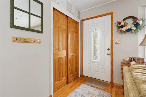 30 Middle Dr, Huntington, NY, 11743-4511 | Card Image