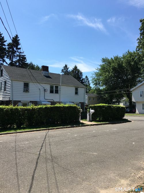 8 High Ridge Dr, Bridgeport, CT, 06606-4911 | Card Image