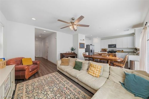 5324 Loxley Ct, Las Vegas, NV, 89122-7616 | Card Image