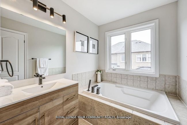 43 Gauguin Ave, House attached with 3 bedrooms, 4 bathrooms and 1 parking in Vaughan ON | Image 25