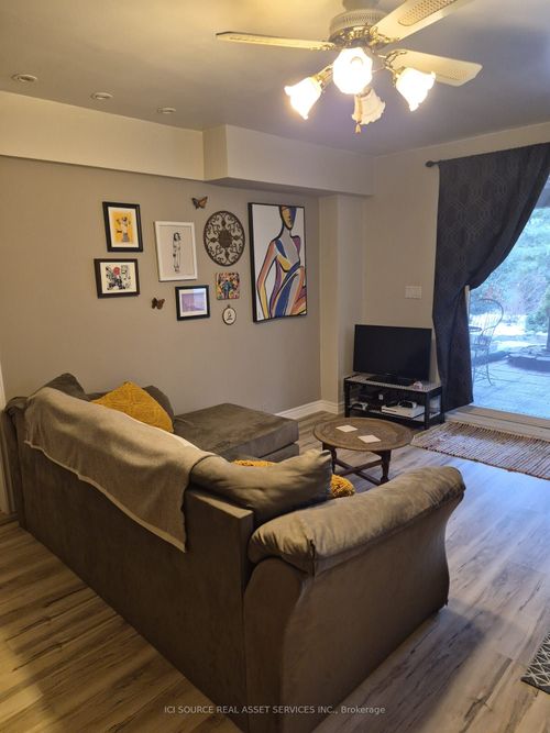 main-floor-124 Farley Dr, Guelph, ON, N1L1M3 | Card Image