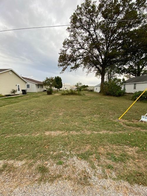 103 W Kagay Ave, Effingham, IL, 62401-2754 | Card Image