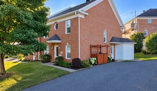 2 - 261 Rue Des Berges, Condo with 2 bedrooms, 1 bathrooms and null parking in Rimouski QC | Card Image