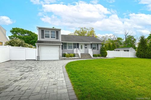 871 Pineneck Rd, Seaford, NY, 11783-1319 | Card Image