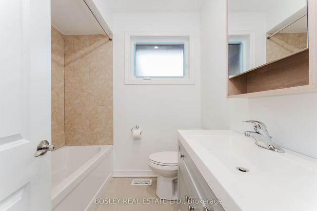 47 Tinder Cres, House other with 4 bedrooms, 2 bathrooms and 4 parking in North York ON | Image 15