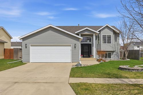 646 36th Avenue W, West Fargo, ND, 58078 | Card Image