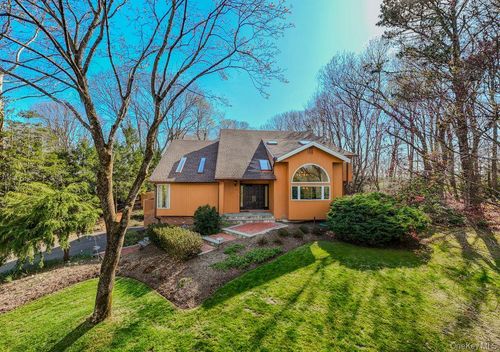4 Ernest Ct, Kings Park, NY, 11754-5017 | Card Image