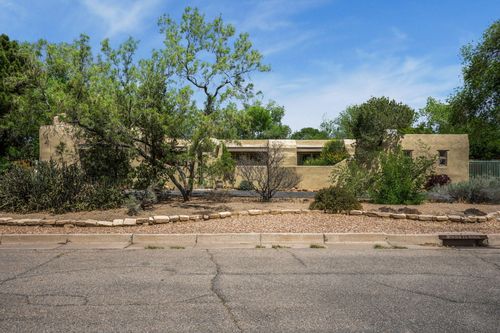 1029 Los Arboles Ave Nw, Albuquerque, NM, 87107-1141 | Card Image