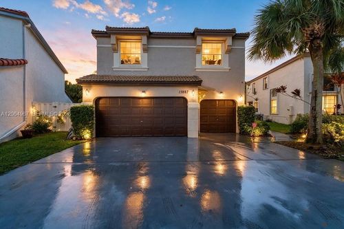 15887 Nw 11th St, Pembroke Pines, FL, 33028-1602 | Card Image