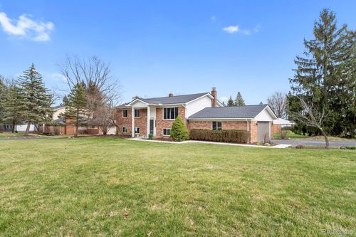 36445 Quakertown Ln, Farmington Hills, MI, 48331-3885 | Card Image