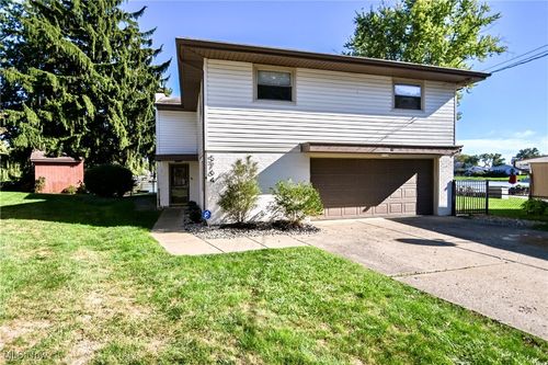 5764 Oak Dr Nw, Canton, OH, 44718-1628 | Card Image