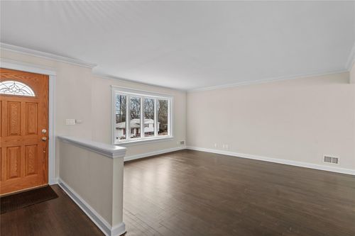 9 Rumbrook Rd, Elmsford, NY, 10523-3810 | Card Image