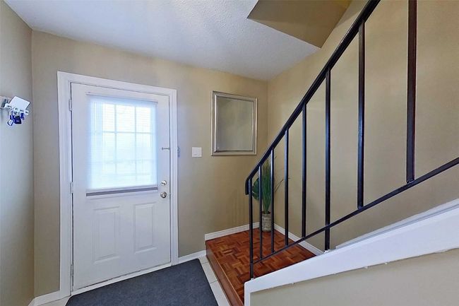 101 - 81 Hansen Rd N, Condo with 3 bedrooms, 1 bathrooms and 1 parking in Brampton ON | Image 8