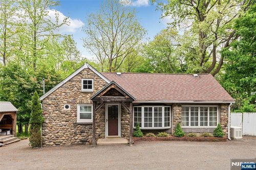 157 Chestnut Ridge Rd, Montvale, NJ, 07645-1762 | Card Image
