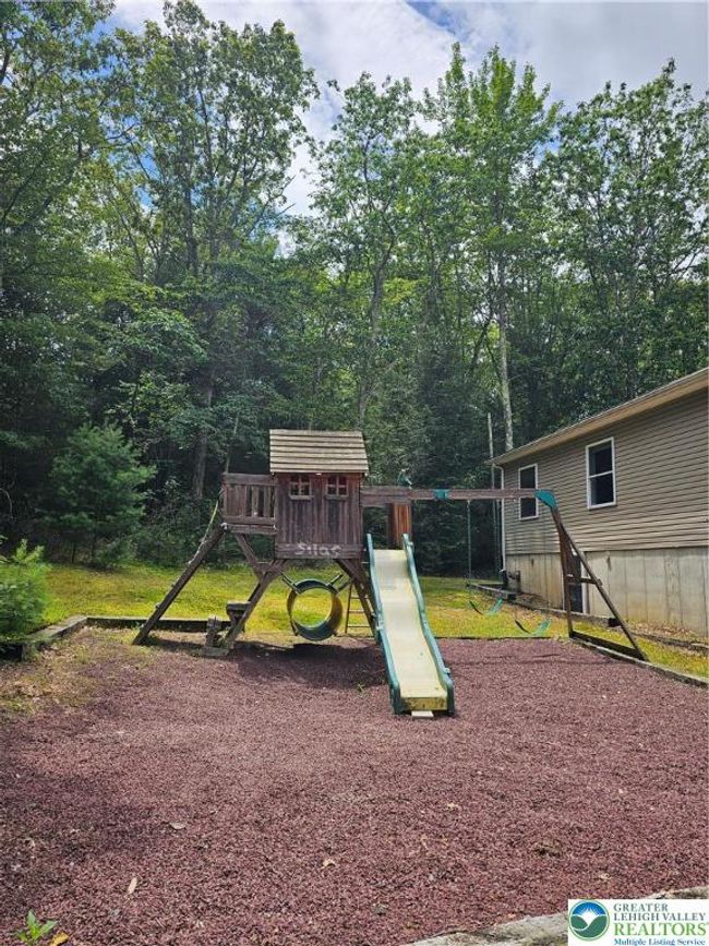 178 Sparrow Ln, House other with 3 bedrooms, 2 bathrooms and null parking in Jim Thorpe PA | Image 21
