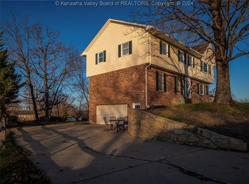 11 Carriage Road, Charleston, WV, 25314 | Card Image