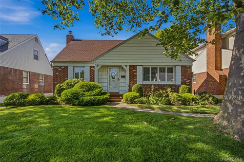 163 Laurel Dr, New Hyde Park, NY, 11040-2045 | Card Image
