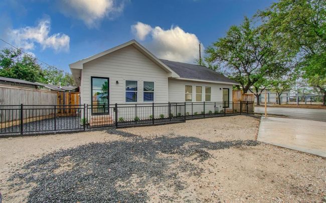 4006 Navigation Blvd, Home with 1 bedrooms, 1 bathrooms and null parking in Houston TX | Image 4